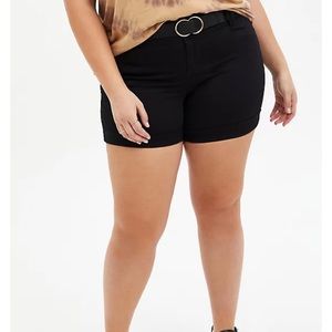 BELTED MID SHORT - SATEEN BLACK- Size 26